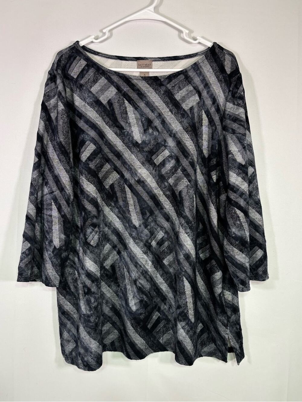 Chico’s Easywear Abstract Stripe Tunic Top Black Gray Travel Knit Size XL 1244